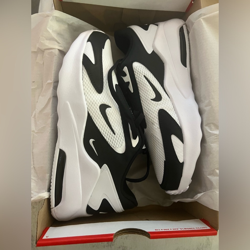 Brand New in box Nike Air Max Bolt Sneakers